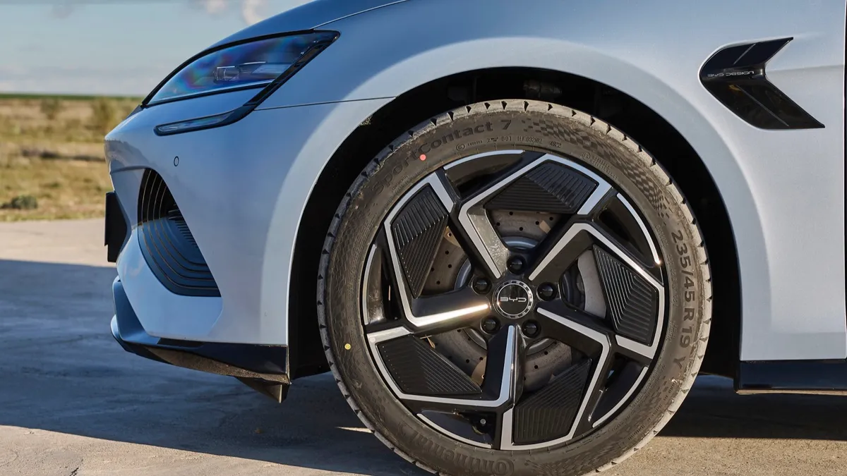 BYD BYD SEAL 82.5 kWh RWD Design — photo 30