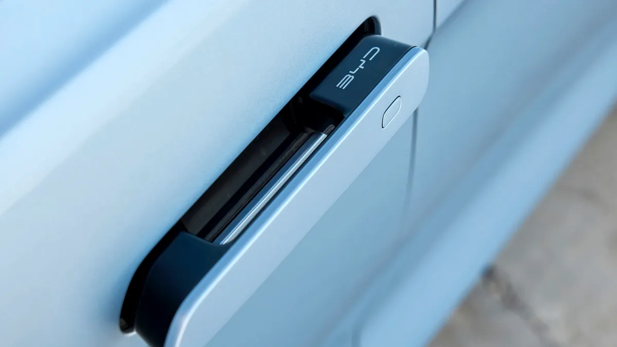 BYD BYD SEAL 82.5 kWh RWD Design — photo 32