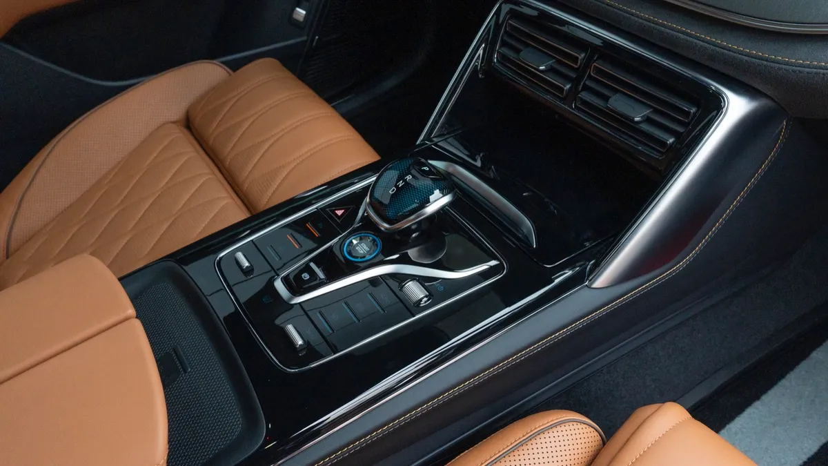 BYD BYD TANG Flagship — photo 14