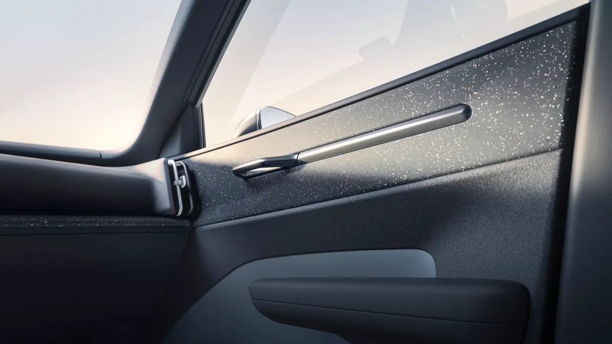 Volvo Volvo EX30 Single Motor ER — photo 25