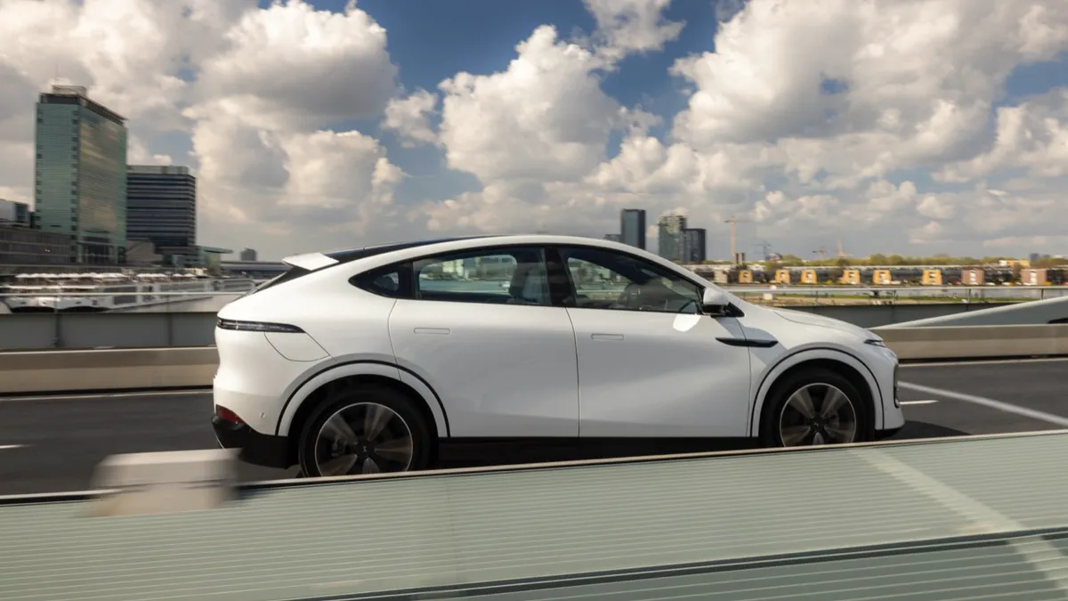 Xpeng XPENG G6 RWD Long Range — photo 9