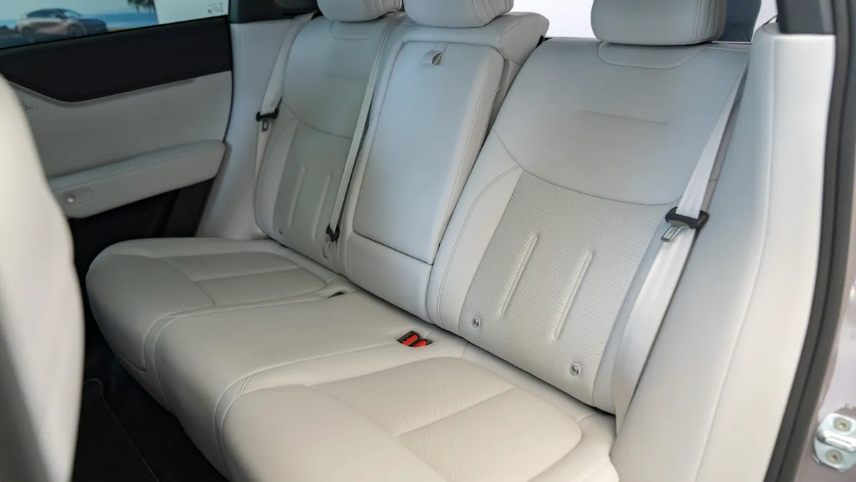 Xpeng XPENG G6 RWD Long Range — photo 9