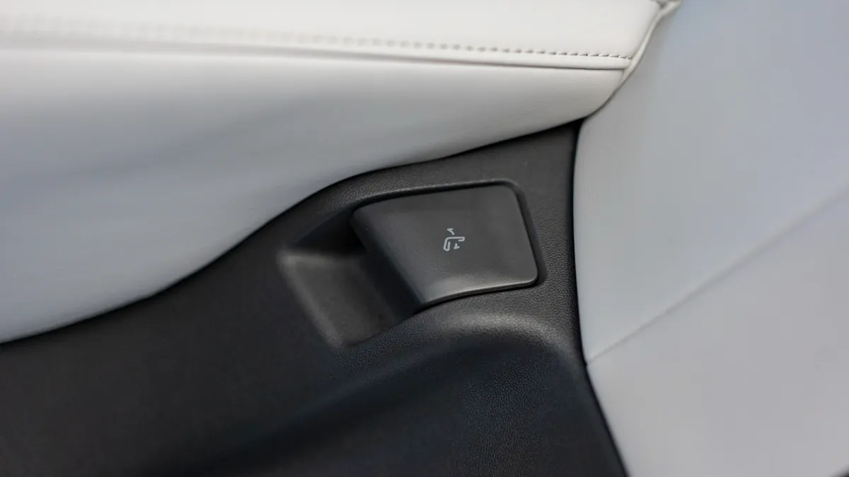 Xpeng XPENG G6 RWD Long Range — photo 11