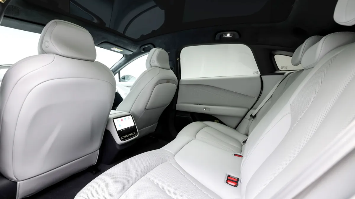 Xpeng XPENG P7+ RWD Long Range — photo 26